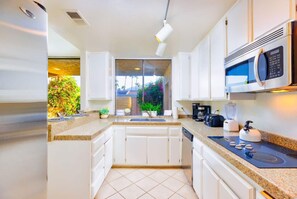 Fridge, microwave, oven, stovetop - Perfect For Families! Great Reviews -Pool, Hot Tub (Palm Springs)
