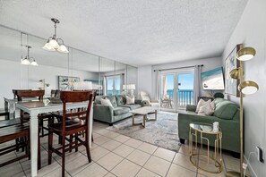 TV - GULF FRONT CONDO, 2 PRIVATE BALCONIES, OUTDOOR POOL! (Gulf Shores)