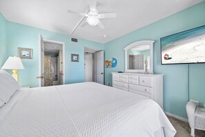 3 habitaciones, tabla de planchar con plancha, wifi y ropa de cama 