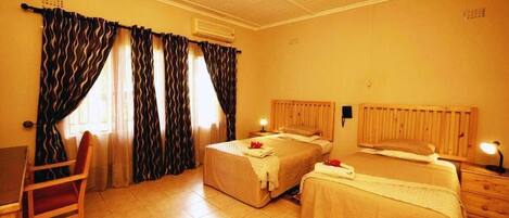 4 habitaciones, tabla de planchar con plancha, wifi y ropa de cama