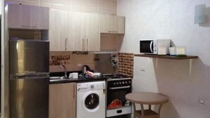 Refrigerador, microondas, horno, placa de cocina