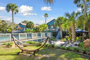 Terrace/patio - Folliday Inn- The Falls Flyer: Room 14 (Folly Beach)