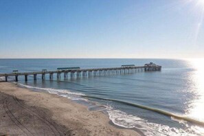 Beach nearby - Folliday Inn- The Falls Flyer: Room 14 (Folly Beach)