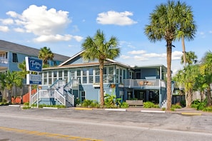Exterior - Folliday Inn- The Streamliner - Room 31 (Folly Beach)