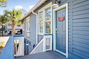 Exterior detail - Folliday Inn - The Racer - Room 35 (Folly Beach)