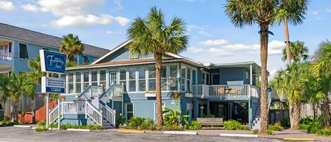 A two-story building with a balcony and a sign that reads "Holiday Inn."