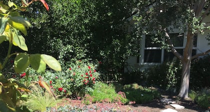 Private and peaceful one bedroom cottage Menlo Park California near 3 hospitals
