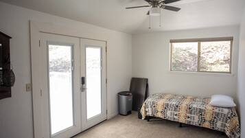 4 bedrooms, in-room safe, desk, iron/ironing board