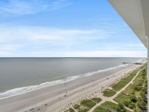 On the beach - Instaworthy Oceanfront Oasis lazy river, hot tubs (Myrtle Beach)
