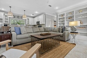 Smart-TV, Kamin, Tischfußball, Tischtennisplatte