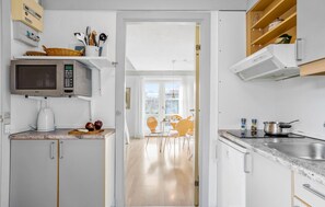 Fridge, microwave, stovetop, coffee/tea maker - Awesome apartment in Allinge with WiFi (Allinge)