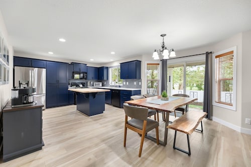 Your home away from home...recently renovated, sleeps 9-10!