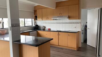 Køleskab, mikrobølgeovn, ovn, opvaskemaskine