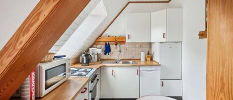 Fridge, stovetop, dishwasher, coffee/tea maker