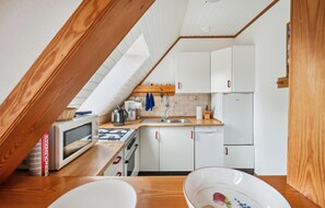 Fridge, stovetop, dishwasher, coffee/tea maker - Amazing apartment in Rechlin with sauna (Rechlin)