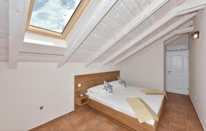 5 bedrooms, iron/ironing board, travel cot, free WiFi