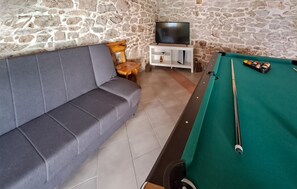 Smart TV, table football
