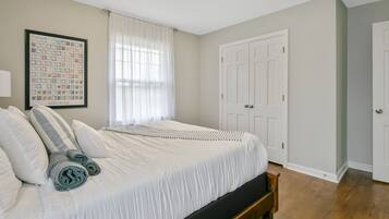 3 bedrooms, desk, iron/ironing board, WiFi