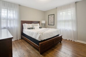 3 bedrooms, desk, iron/ironing board, WiFi