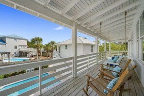 Property grounds - Indigo Breeze - Luxury Vacation Rental Close to the Beach with Private Pool & Game Room (Santa Rosa Beach)