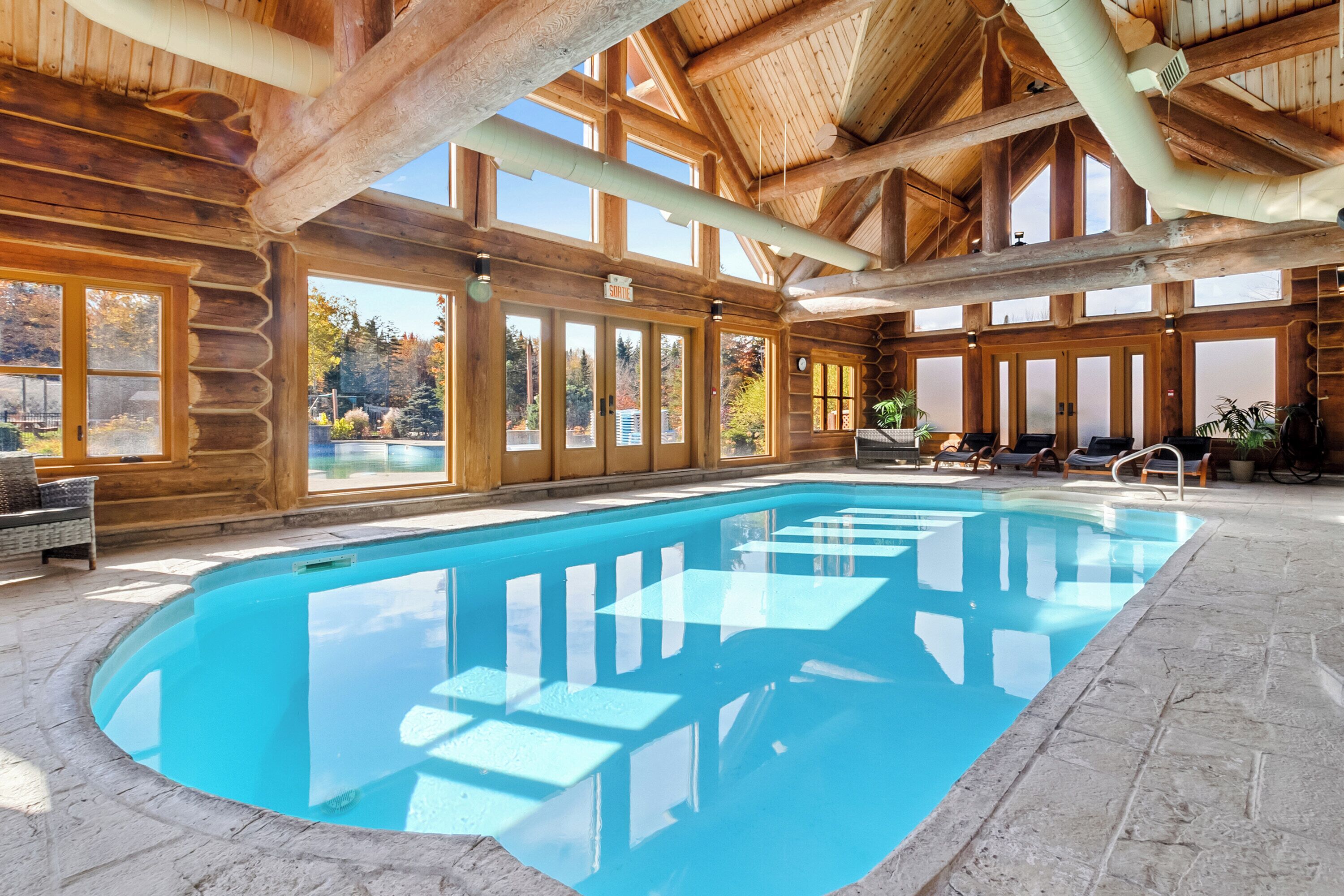 Piscina interna, piscina externa