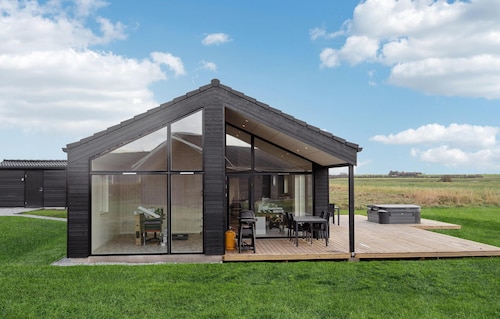 Nice home in Grenaa with kitchen