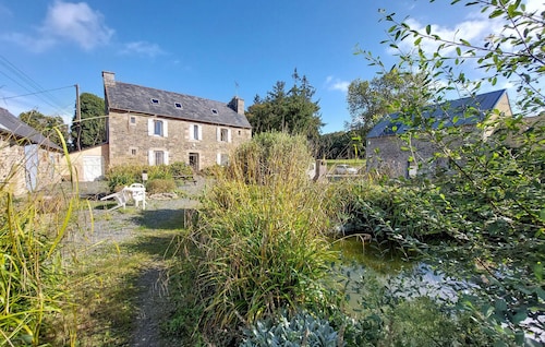 6 bedroom lovely home in Tréguier