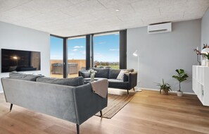 Fireplace, table tennis - Stunning home in Børkop with sauna (Børkop)