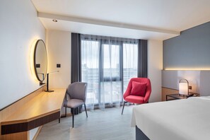 Habitación superior, 1 cama de matrimonio grande, no fumadores | Ropa de cama hipoalergénica, minibar, decoración individual