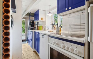 Fridge, stovetop, dishwasher, coffee/tea maker - 3 bedroom gorgeous home in Nexø (Nexø)