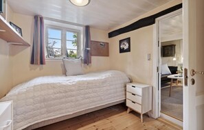 3 bedrooms, travel crib, free WiFi
