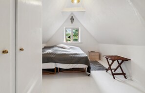 3 bedrooms, travel crib, free WiFi - 3 bedroom gorgeous home in Nexø (Nexø)