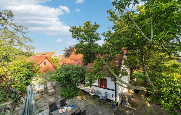 Outdoor dining - 3 bedroom gorgeous home in Nexø (Nexø)