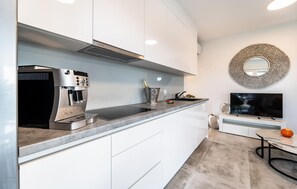Fridge, dishwasher, coffee/tea maker
