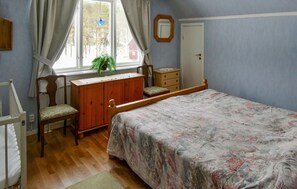 4 bedrooms, travel crib, internet - Gorgeous home in Vimmerby with kitchen (Vimmerby)