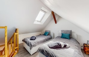 1 bedroom, travel cot, free WiFi, bed sheets