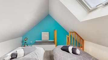 1 bedroom, travel cot, free WiFi, bed sheets