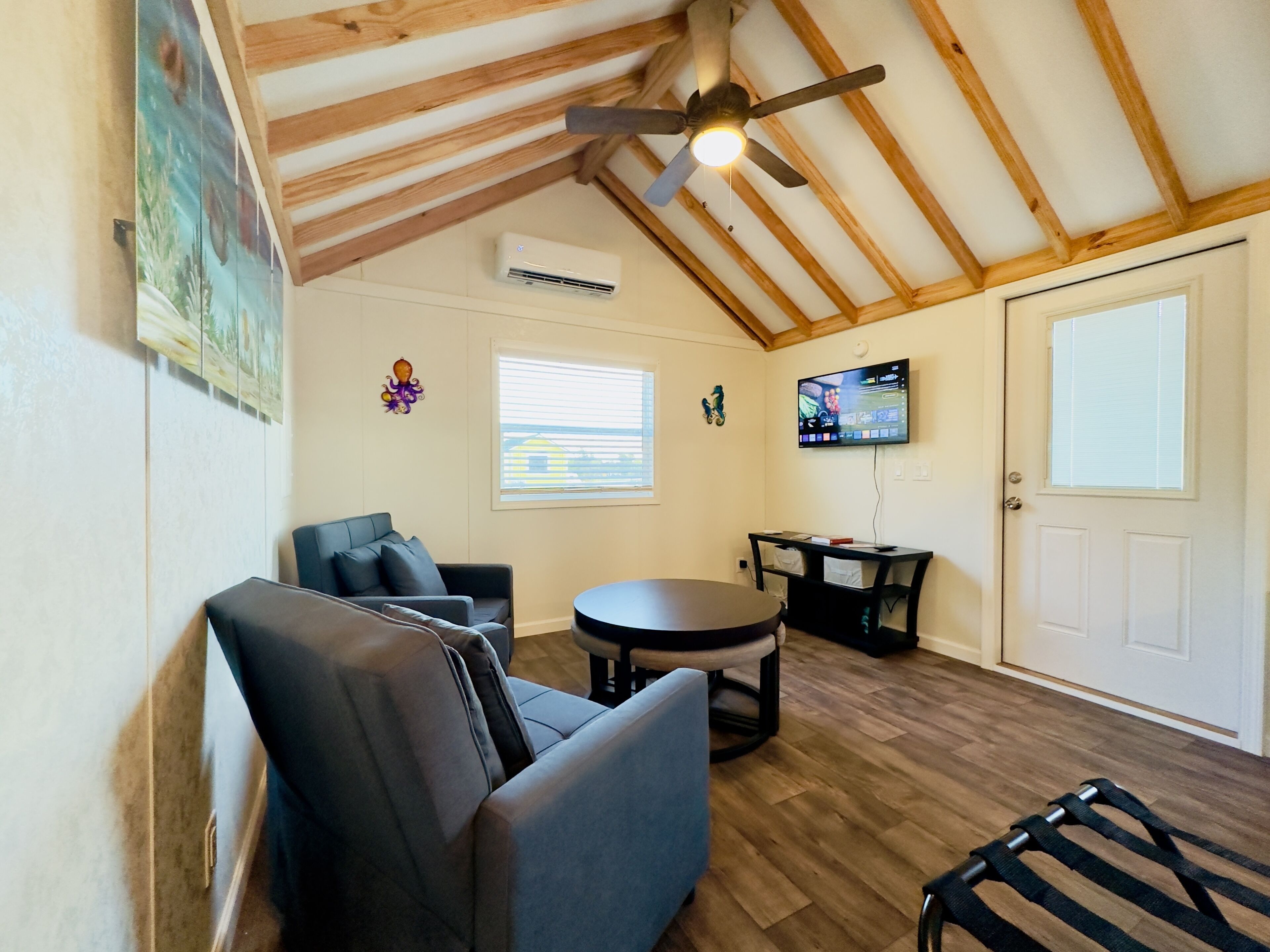 Tiny home for 4 in Rockport: 830-2