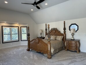 4 habitaciones, escritorio, tabla de planchar con plancha y wifi gratis