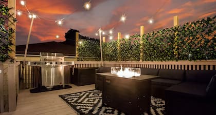 Family Friendly, Lovely 6 Bd Retreat w/ Game Room, Back Deck & Bar