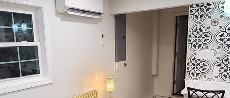 1 Schlafzimmer, Schreibtisch, Bügeleisen/Bügelbrett, Reisekinderbett