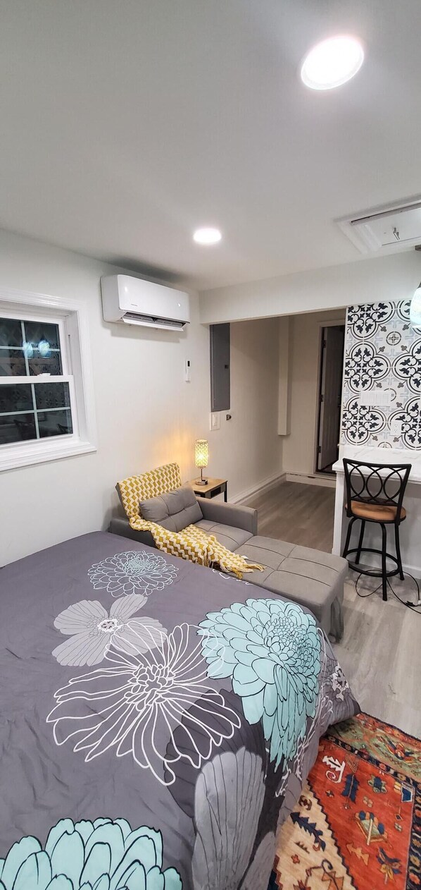 1 Schlafzimmer, Schreibtisch, Bügeleisen/Bügelbrett, Reisekinderbett