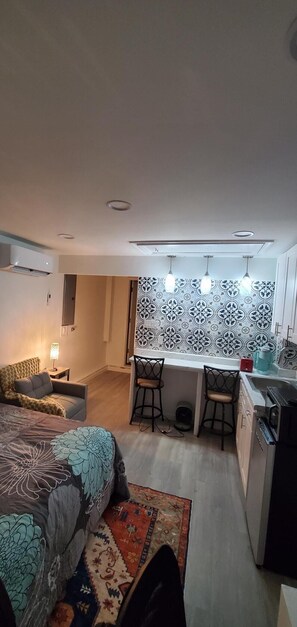 1 soveværelse, skrivebord, strygejern/strygebræt, weekendseng