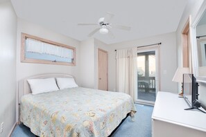 4 عدّة غرف نوم وخدمة الإنترنت وملاءات أسرّة