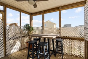 屋外ダイニングエリア