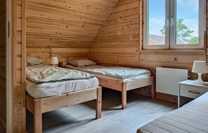 2 bedrooms, travel cot, free WiFi