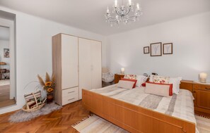 3 bedrooms, iron/ironing board, free WiFi, bed sheets - Beautiful home in Rijeka with WiFi (Rijeka)
