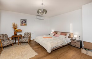 3 bedrooms, iron/ironing board, free WiFi, bed sheets - Stunning home in Rijeka with WiFi (Rijeka)