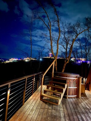 Outdoor spa tub - Little Fox Hideaway - New A-Frame, Stunning Mountain Views (Gatlinburg)