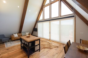 TV - Little Fox Hideaway - New A-Frame, Stunning Mountain Views (Gatlinburg)